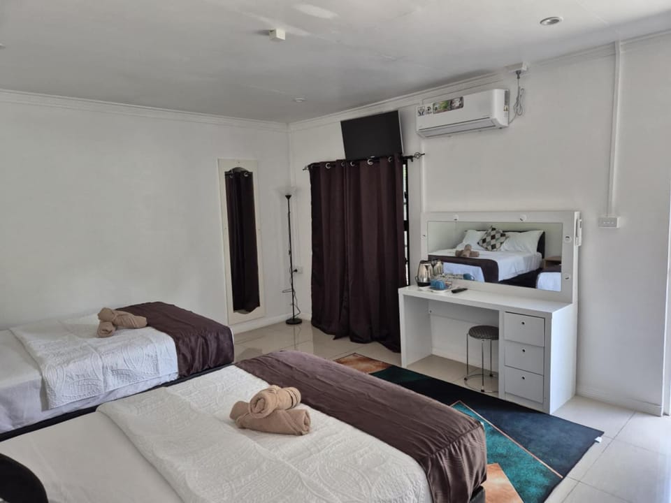 Bed, Photo of the whole room, Bedroom, towels, air conditioner