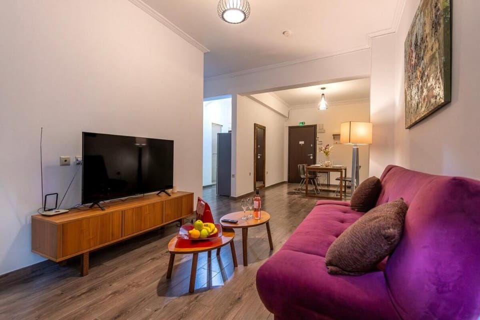 Industrial-Style Apt in Psyrri, Walk to Acropolis Apartment in Athens