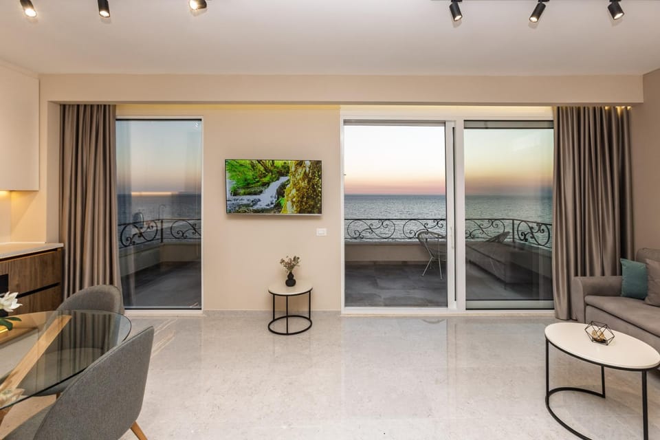 TV and multimedia, View (from property/room), Living room, Sea view