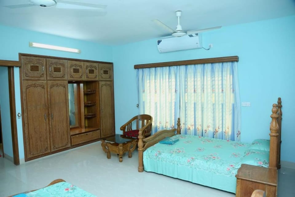 Bedroom, wardrobe, air conditioner