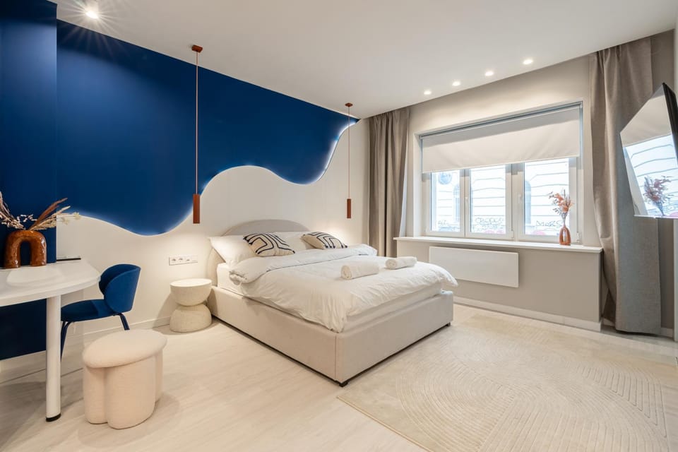 Bed, Photo of the whole room, Bedroom, towels