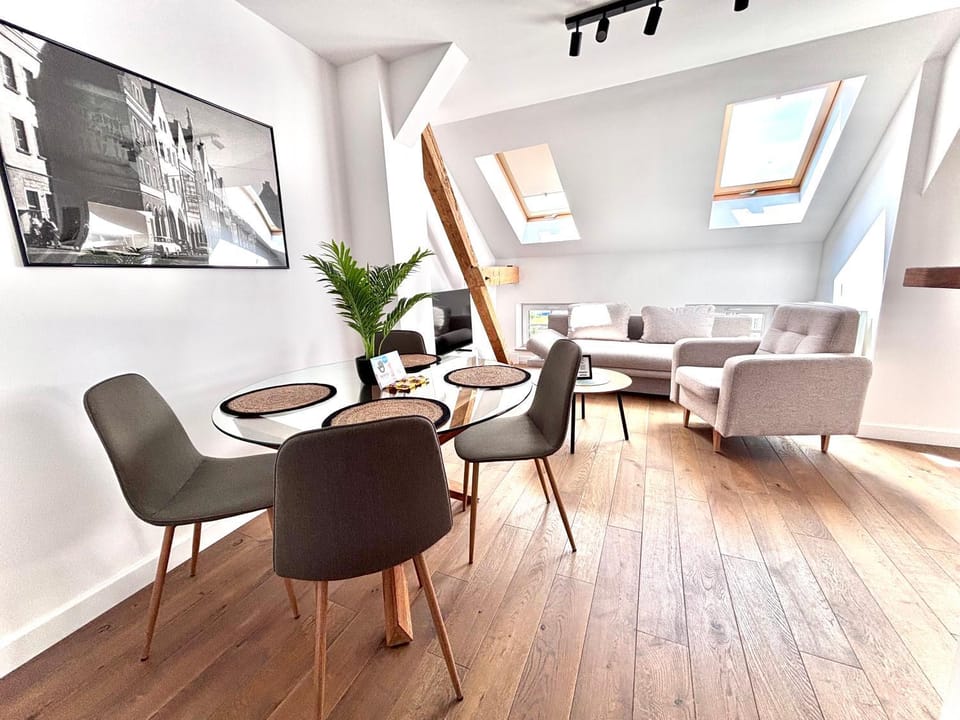 Living room, Seating area, Dining area