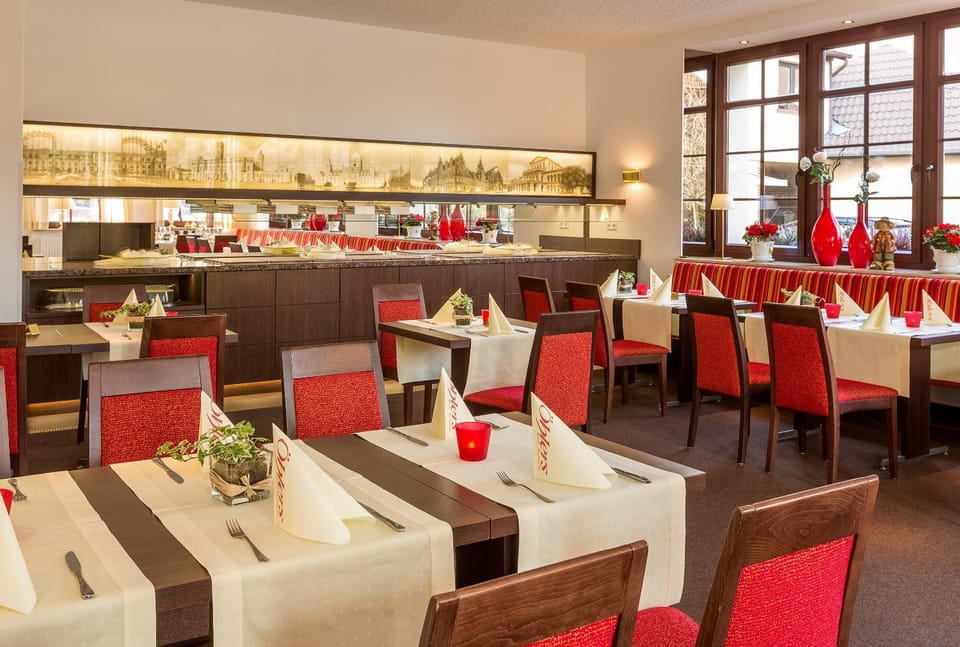 Restaurant/places to eat, Food and drinks, Banquet/Function facilities