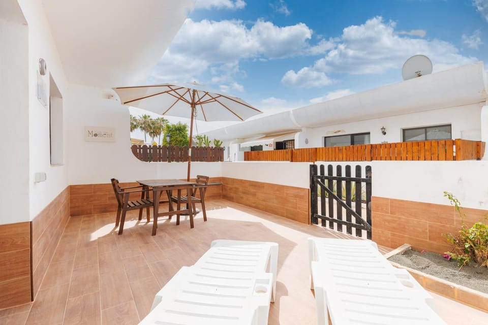 View (from property/room), Balcony/Terrace, sunbed