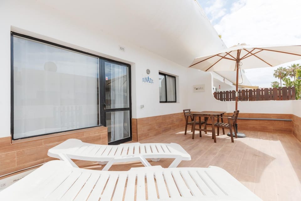 Balcony/Terrace, sunbed