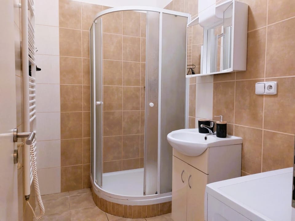 Shower, towels