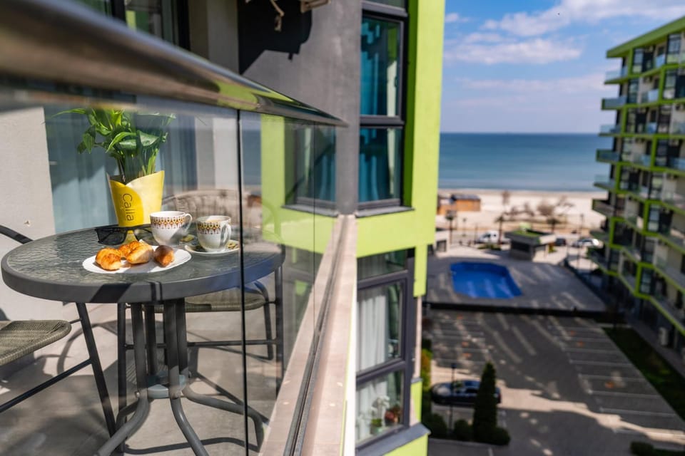 View (from property/room), Balcony/Terrace, Pool view, Swimming pool, sunbed