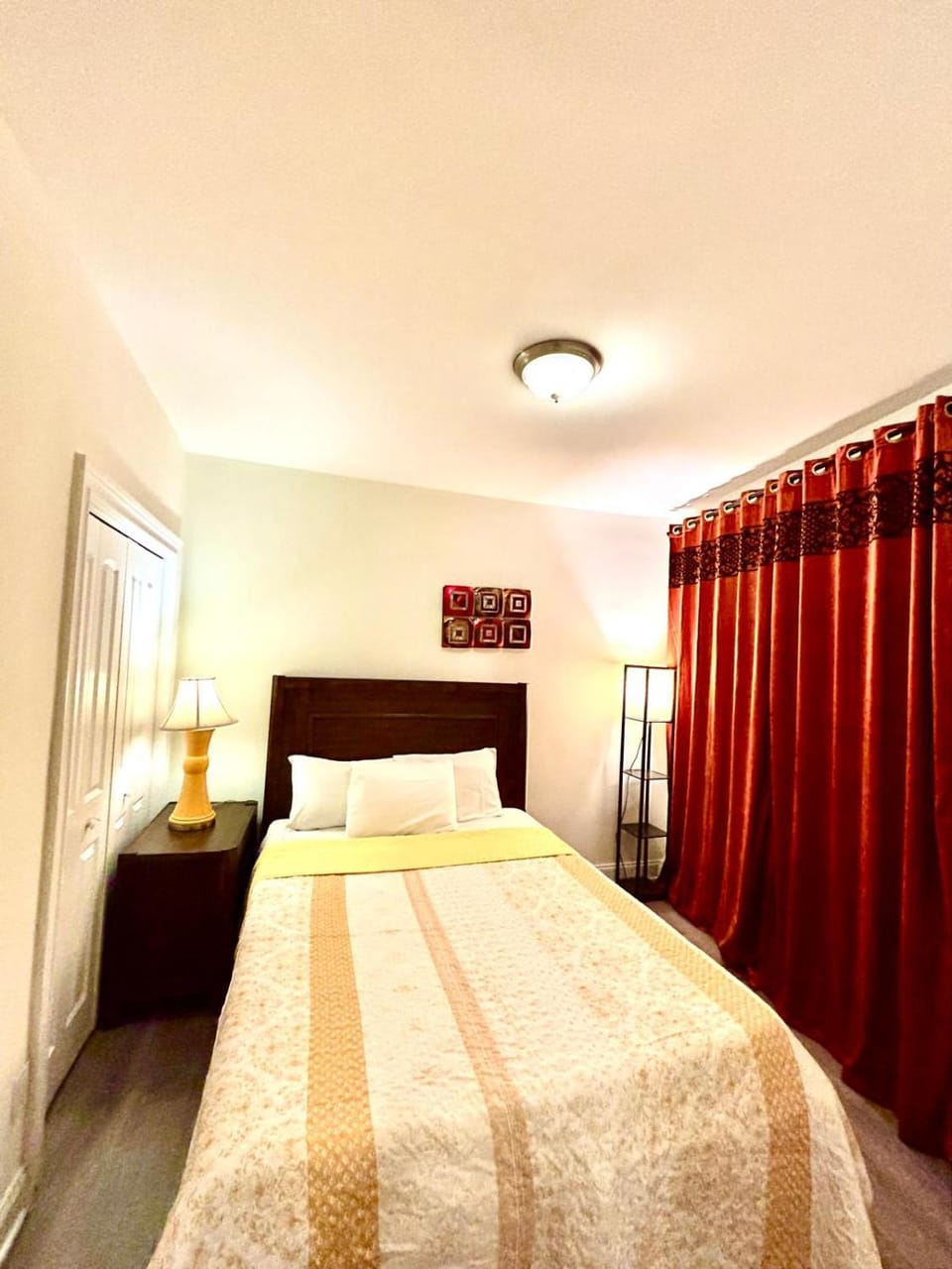 Photo of the whole room