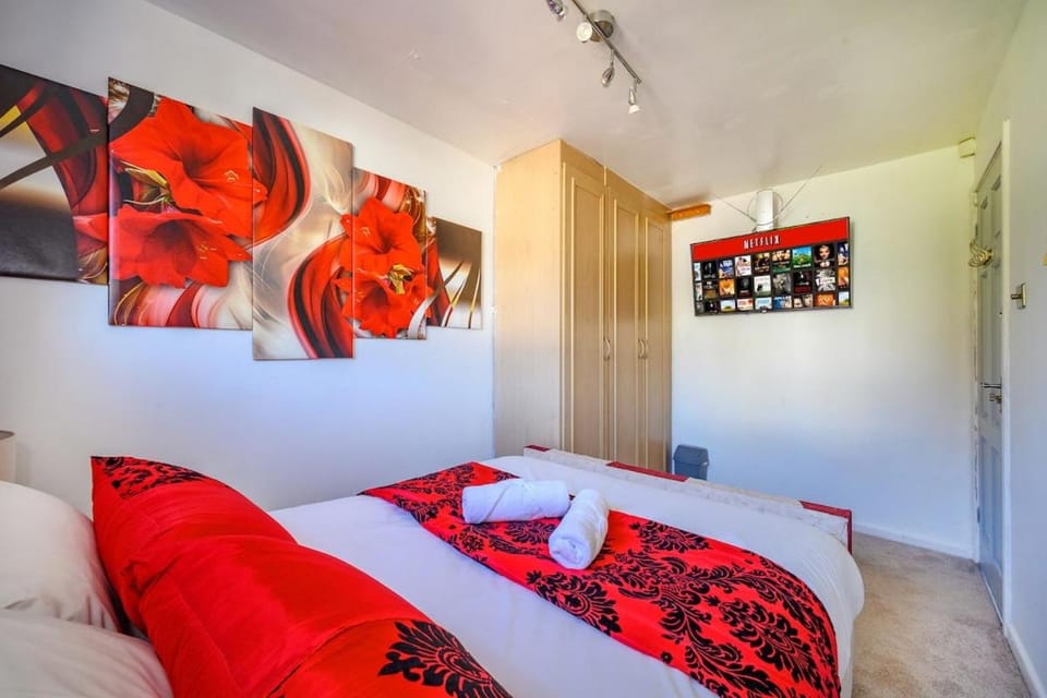 51VL For your Stylish and Relaxed Stay with Free Parking and Free WiFi House in Leeds