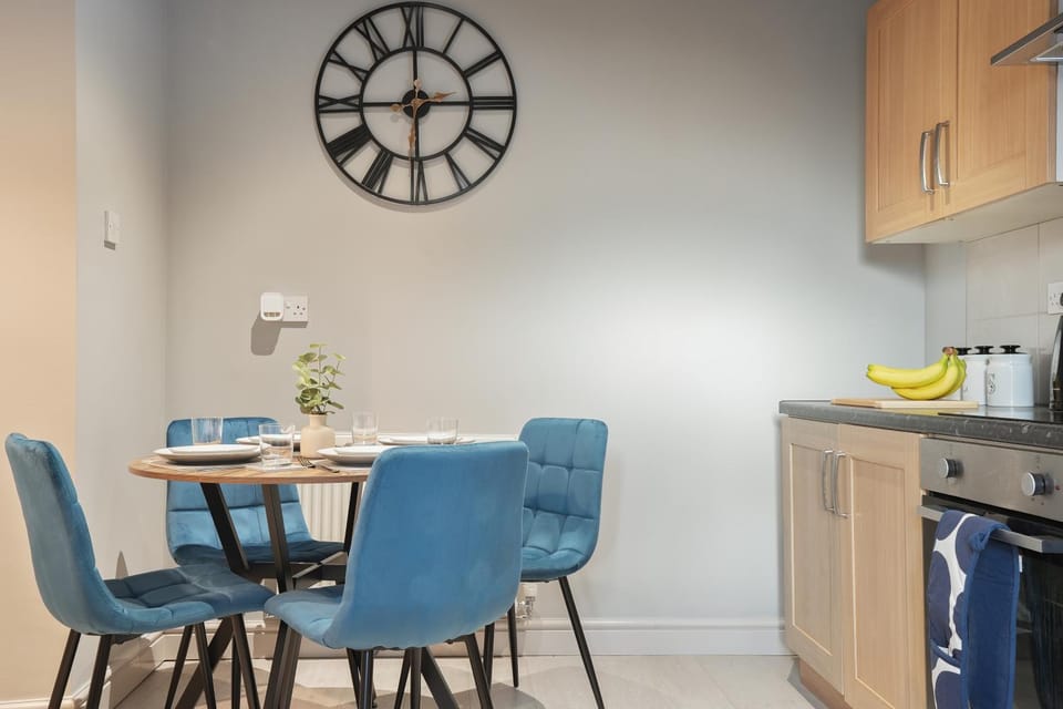 Extended Stays Welcome - Sleeps 11 - FREE Parking - Hosted by HG Horizon Properties House in Doncaster