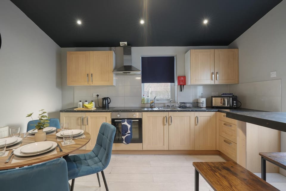 Extended Stays Welcome - Sleeps 11 - FREE Parking - Hosted by HG Horizon Properties House in Doncaster