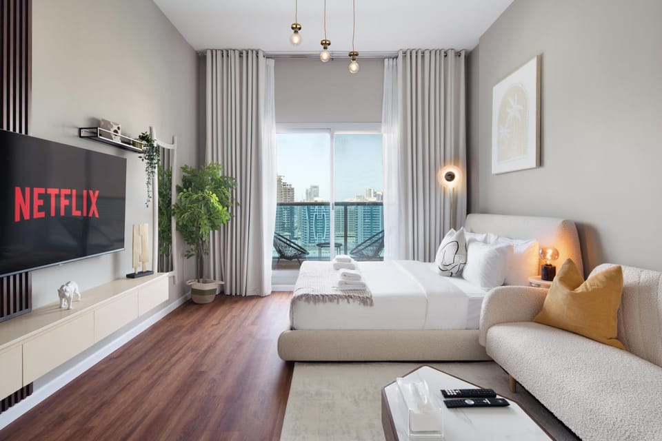 Bed, TV and multimedia, Bedroom