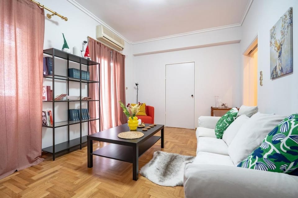 Spacious 3-Bedroom Apartment in Neos Kosmos by ΜΡS Apartment in Athens