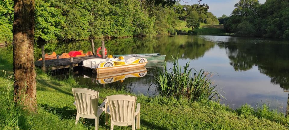 Mobil-home à la campagne les Logis de l'Oumois Campground/ 
RV Resort in Pays de la Loire
