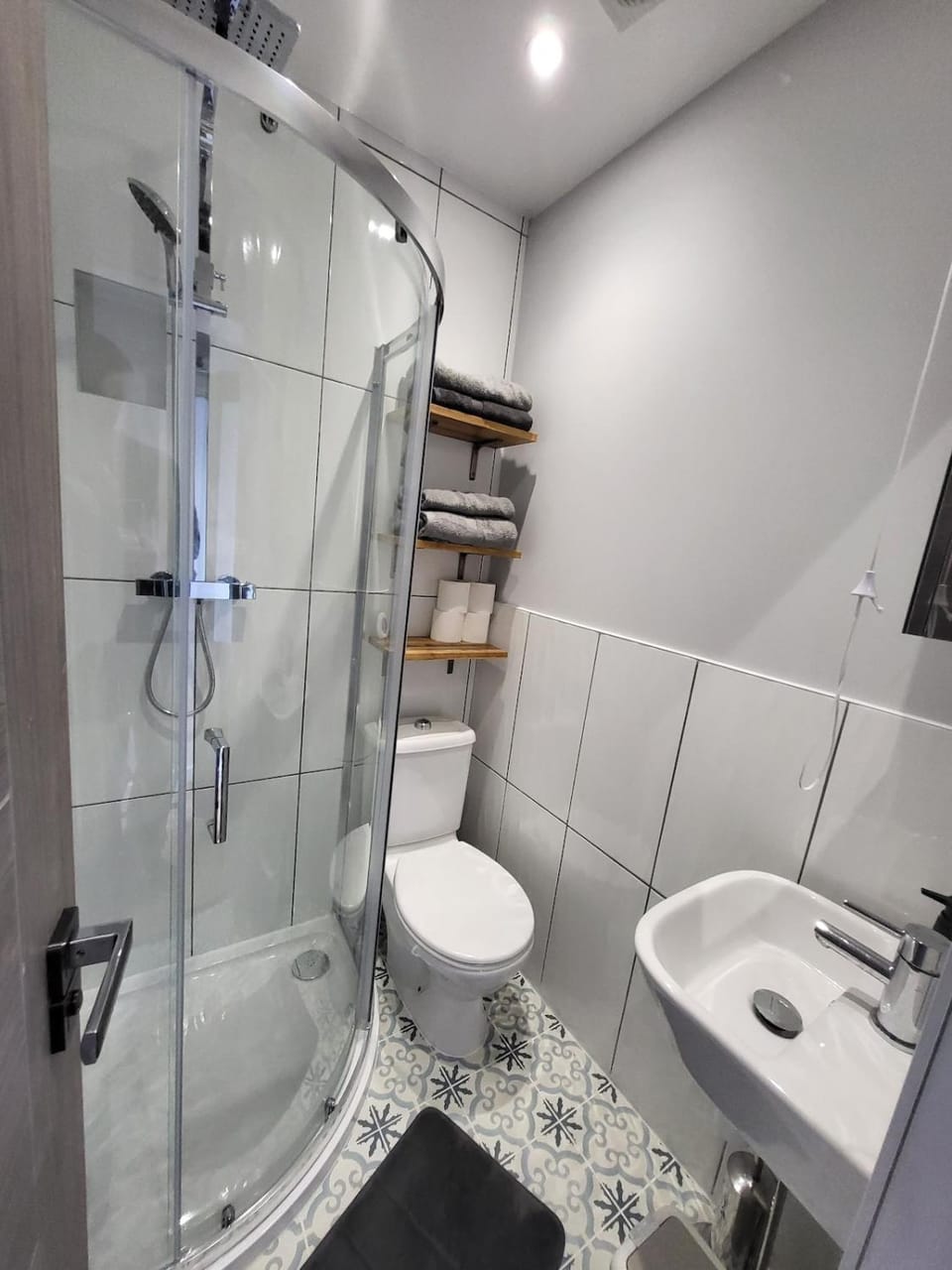Town Centre Modern 1 Bedroom self-contained Apartment Apartment in Newbury