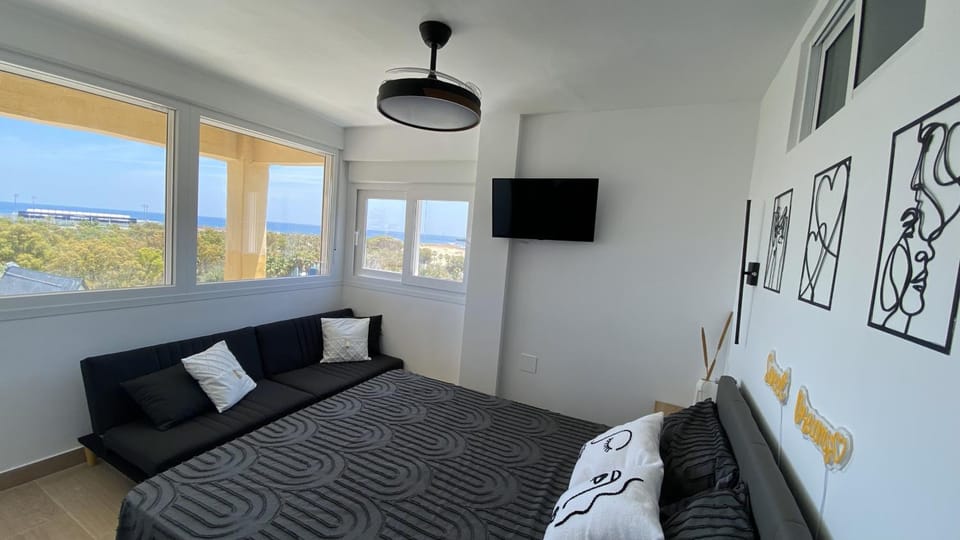 Photo of the whole room, Bedroom