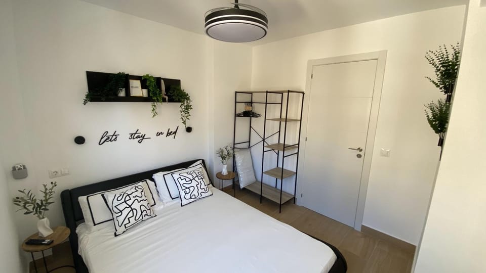 Photo of the whole room, Bedroom