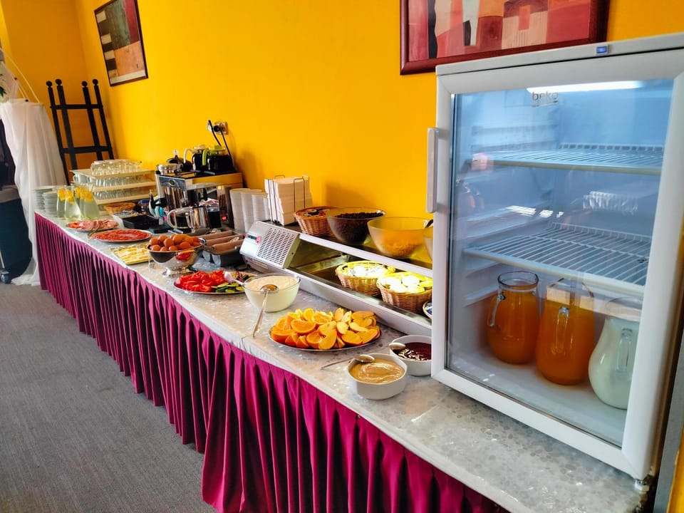 Food and drinks, Food, Breakfast, Continental breakfast, Buffet breakfast