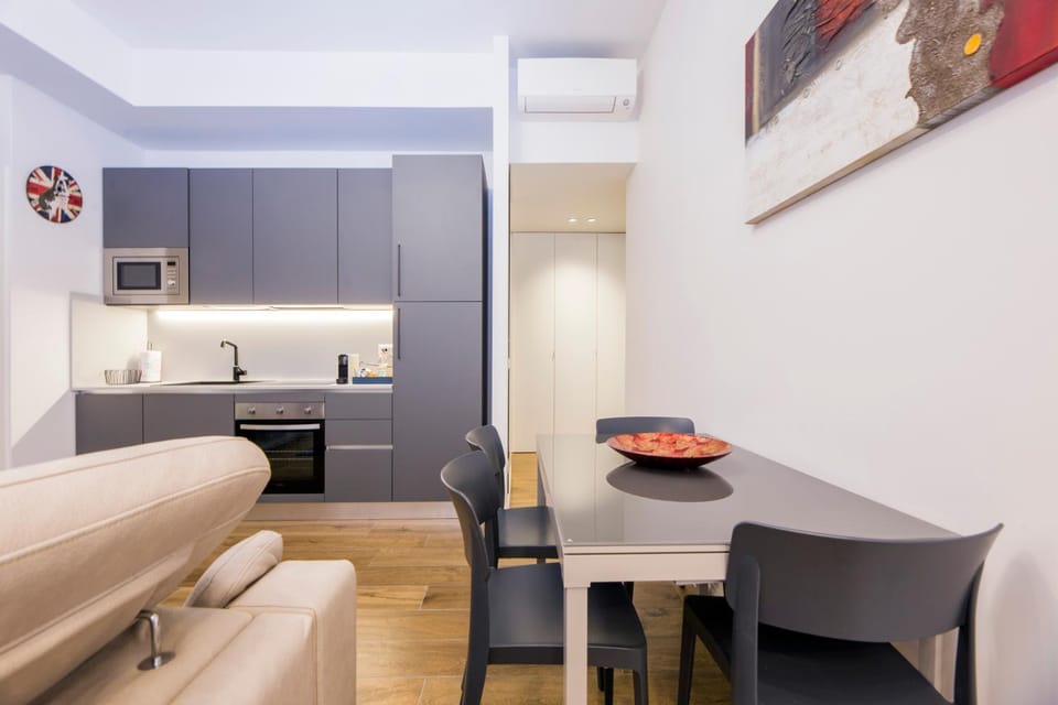 Kitchen or kitchenette, Living room, Seating area, Dining area
