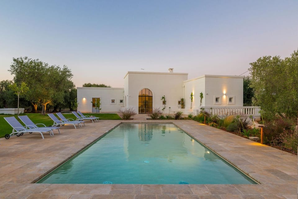 Property building, Patio, Garden, Garden view, Pool view, Swimming pool, sunbed