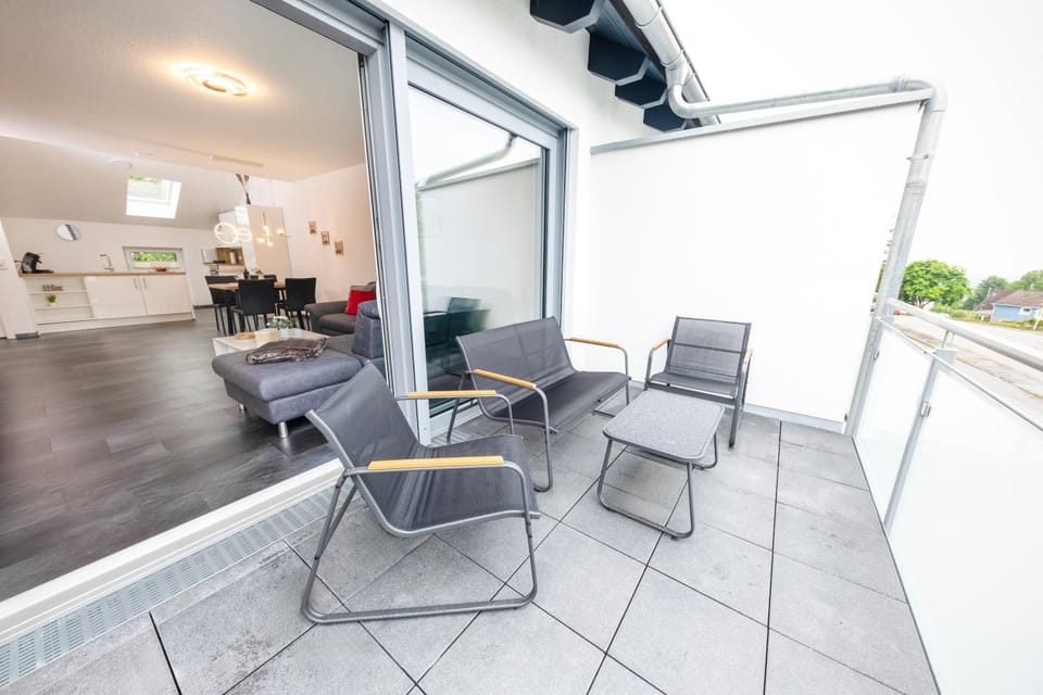 Balcony/Terrace, Seating area, Street view