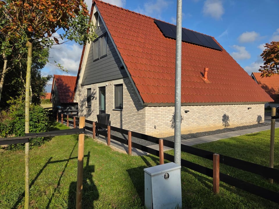 Property building, Day, Garden, Garden view