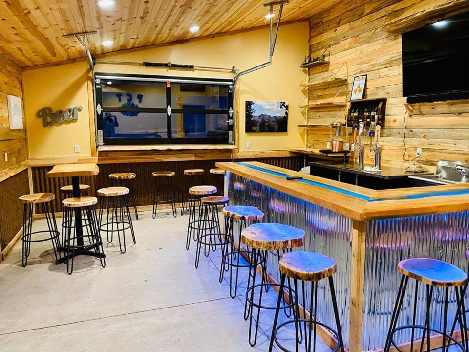 Lounge or bar, Lounge or bar