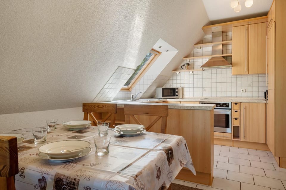 Property building, Kitchen or kitchenette, Living room