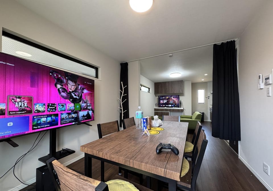 Communal lounge/ TV room, TV and multimedia, Living room, Seating area, Dining area, Evening entertainment