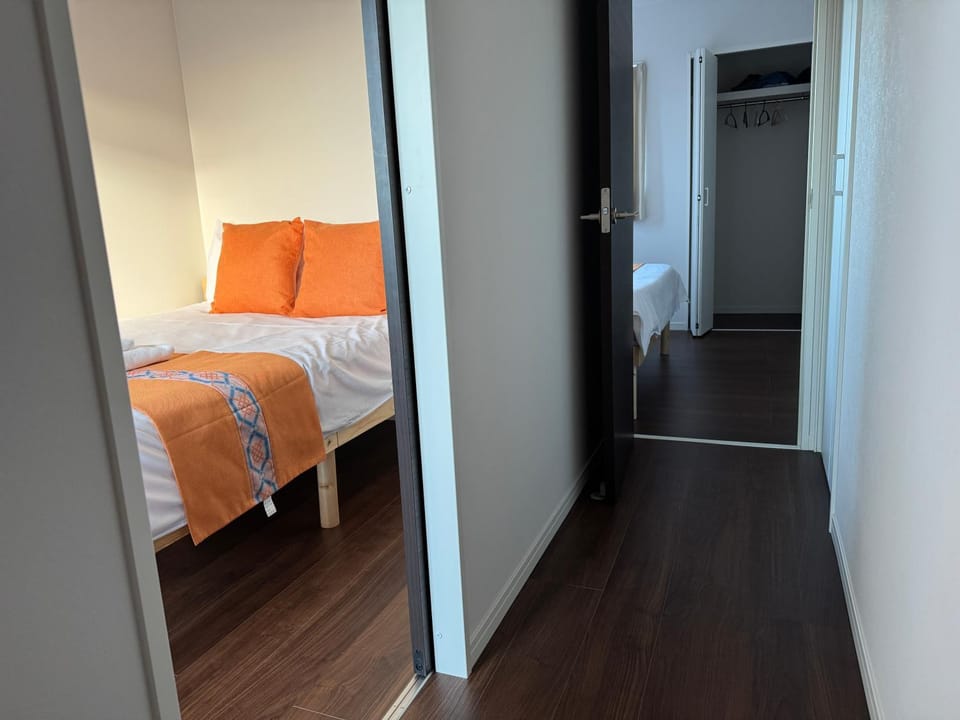 Photo of the whole room, Bedroom, wardrobe