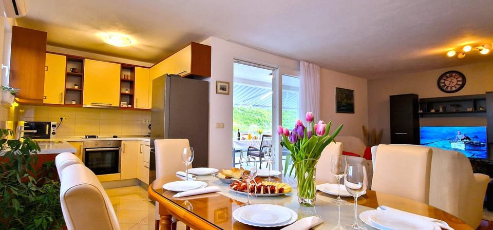 TV and multimedia, Balcony/Terrace, Living room, Seating area, Dining area, oven