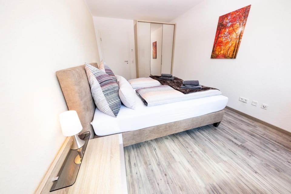 Bed, Photo of the whole room, Bedroom, Street view, safe, wardrobe