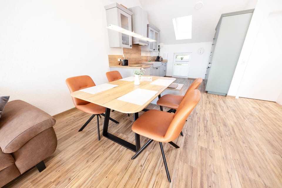 Kitchen or kitchenette, Seating area, Dining area, kitchen