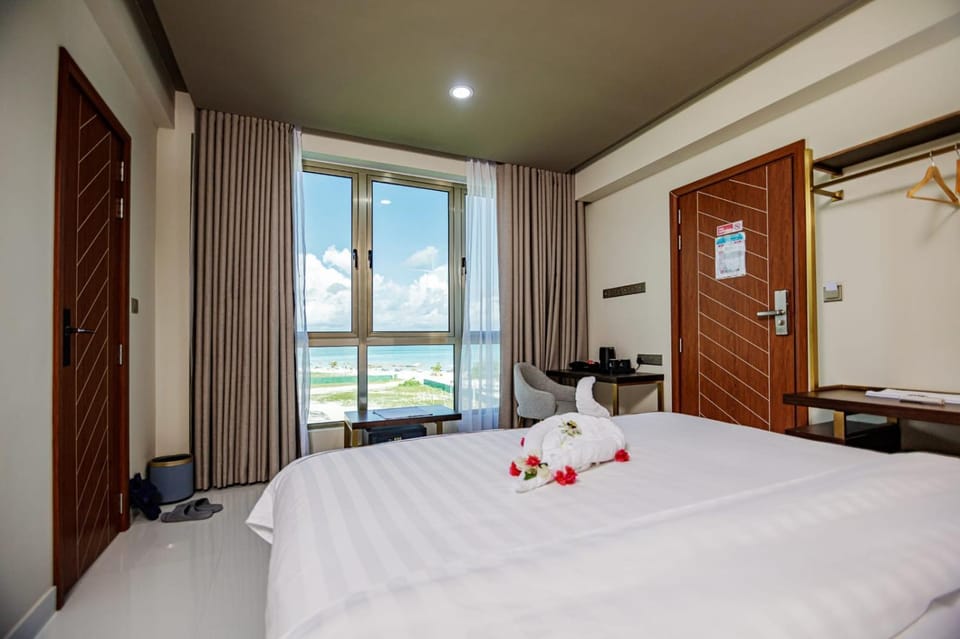 Bed, Natural landscape, Photo of the whole room, Bedroom, towels, wardrobe