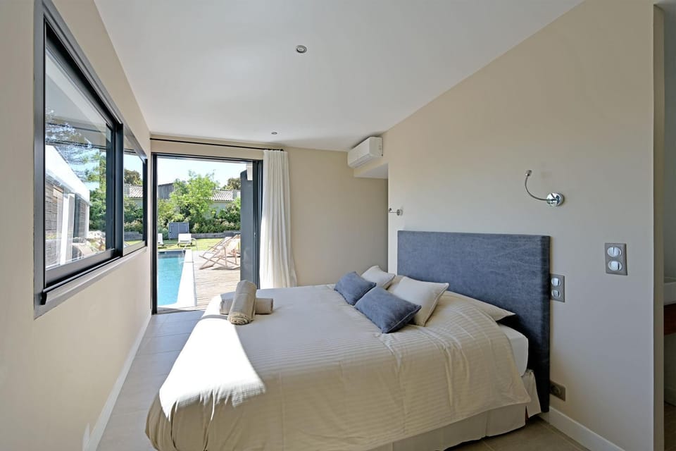 Bed, Photo of the whole room, Bedroom, Pool view, air conditioner