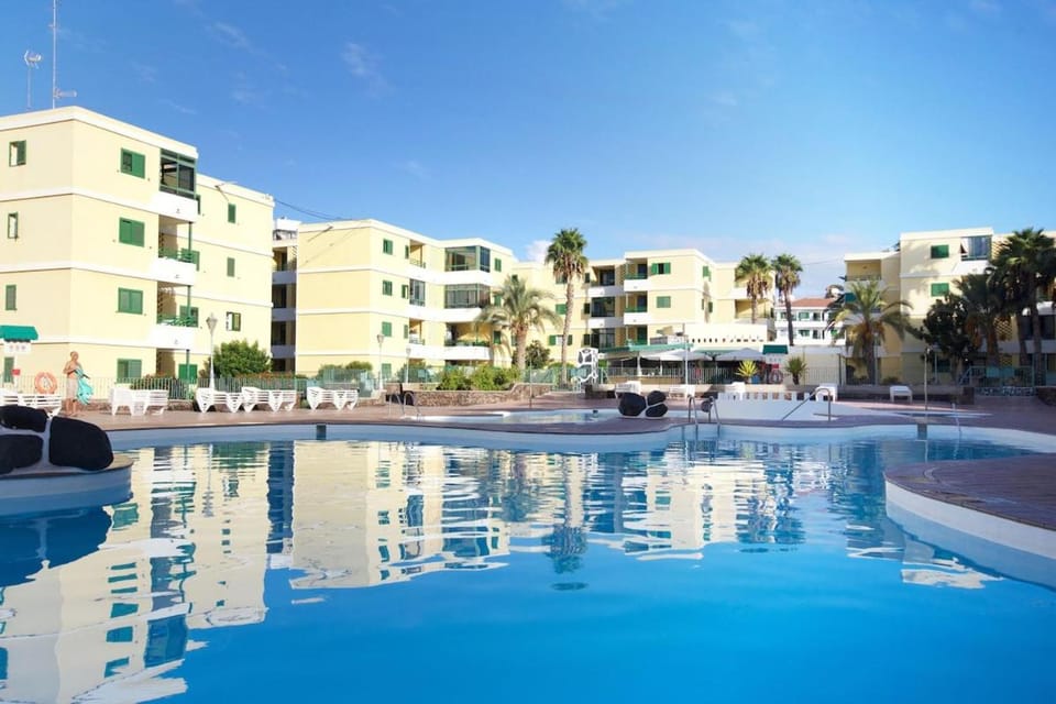 Day, Swimming pool, Swimming pool, sunbed