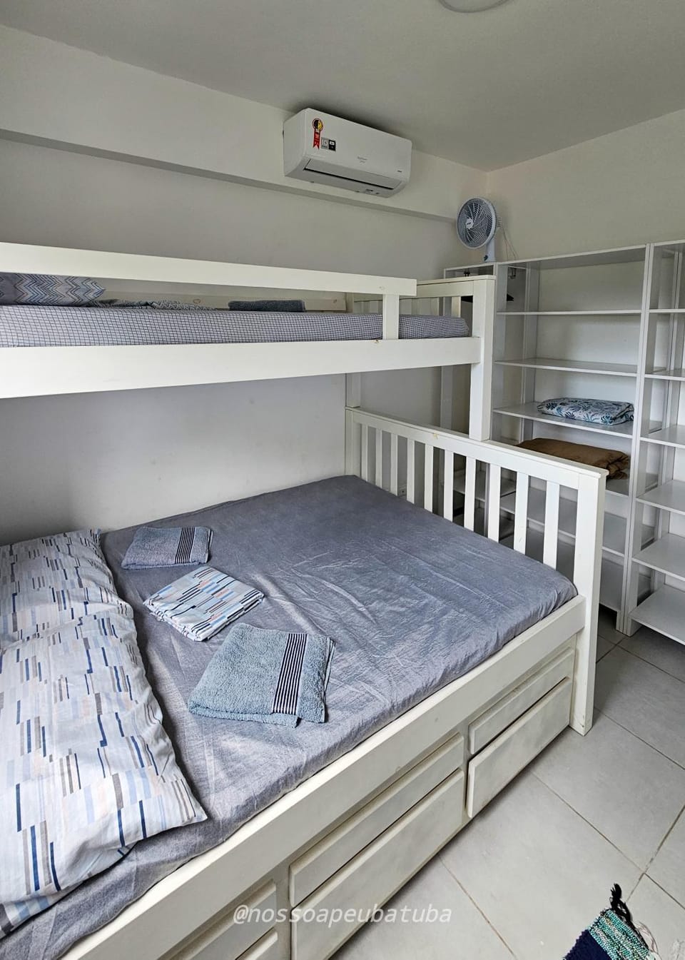 Bed, Photo of the whole room, bunk bed