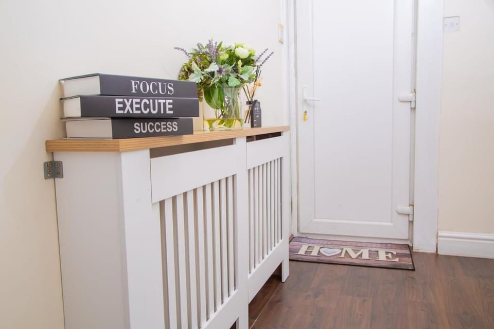 Contractors 4bed Sleeps8 Groups Spacious Parking WIFI SmartTV House in Wakefield