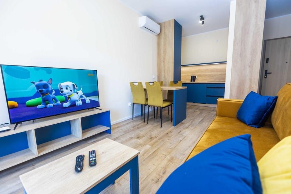 TV and multimedia, Seating area, air conditioner