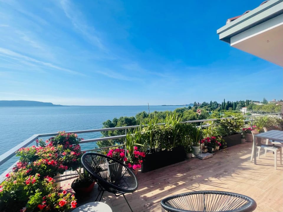 Spring, Day, Natural landscape, View (from property/room), Balcony/Terrace, Lake view