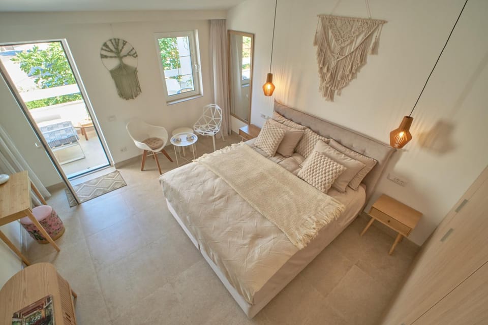 View (from property/room), Balcony/Terrace, Bedroom