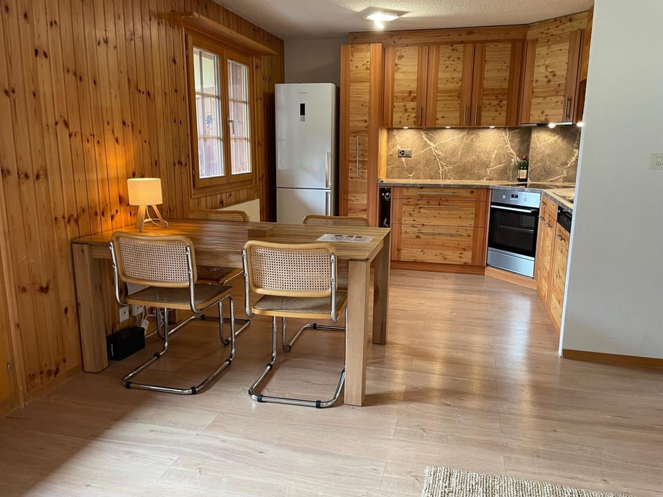 Kitchen or kitchenette, Dining area, oven