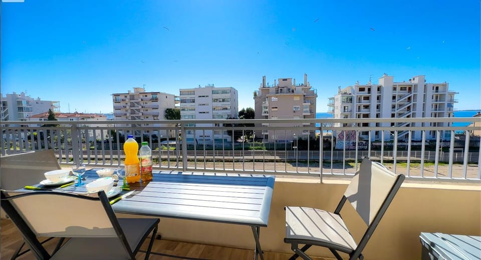 Apt Golfe-Juan à 300 m de la plage et près de Cannes 2, Centre et Gare Apartment in Antibes