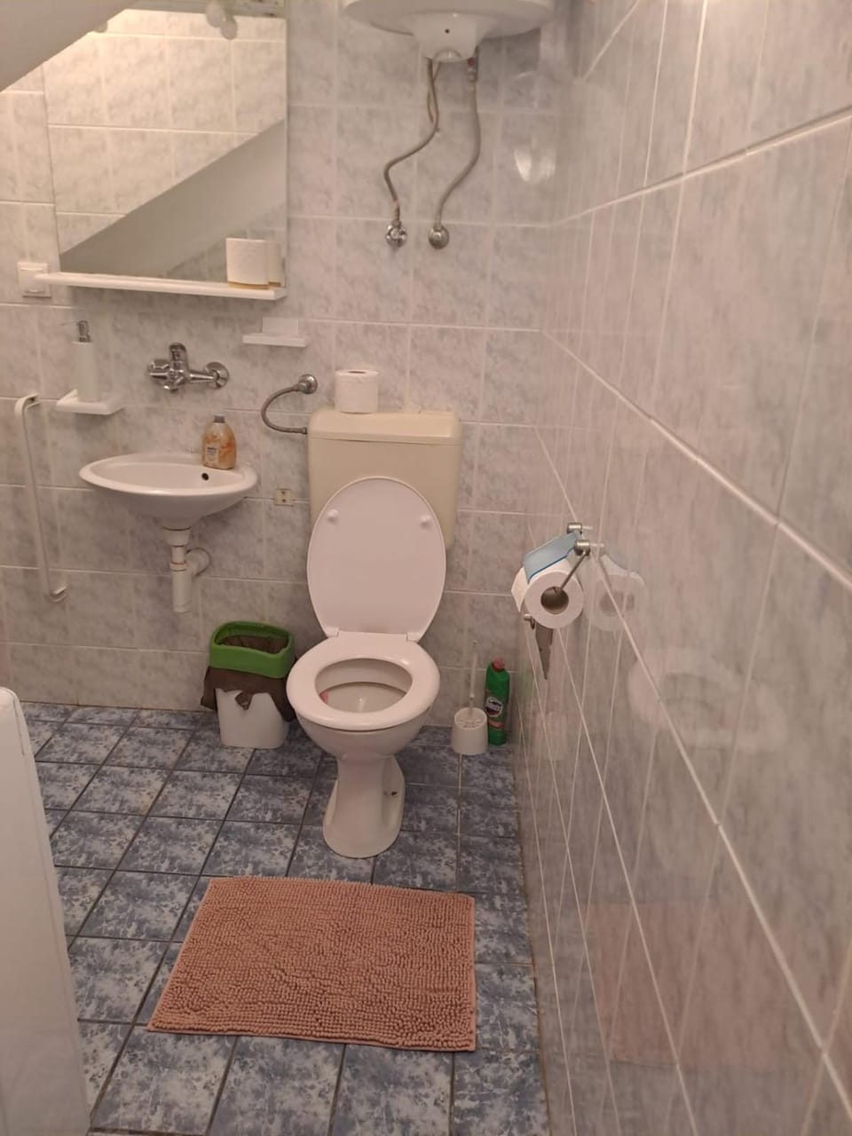 Shower, Toilet, Bathroom, towels