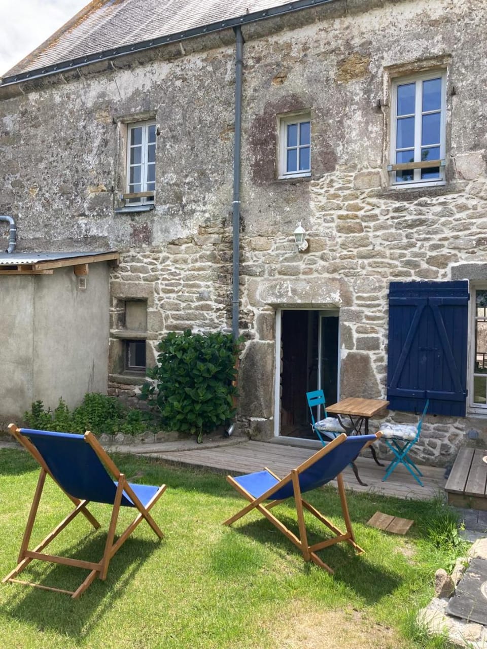 Property building, Garden, Garden view, sunbed