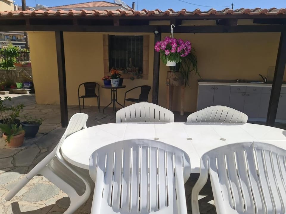 Patio, Dining area