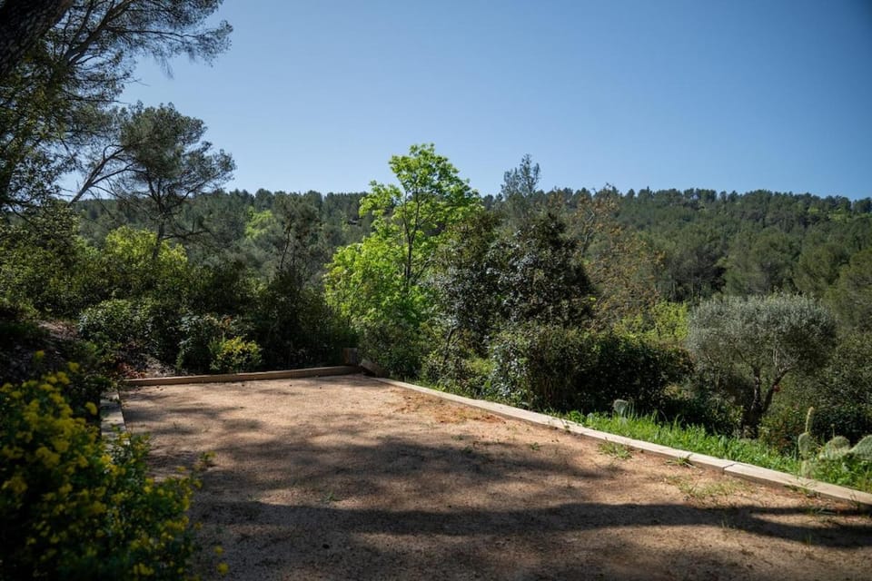 Villa d'Artiste en pleine pinède à 10 min d'Aix Villa in Aix-en-Provence