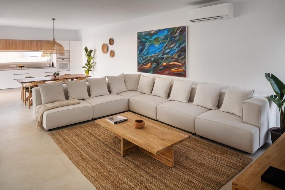 Kitchen or kitchenette, Living room, Seating area, Dining area, air conditioner