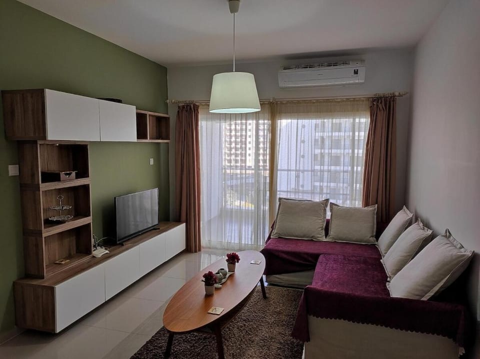 TV and multimedia, Living room, Seating area, air conditioner