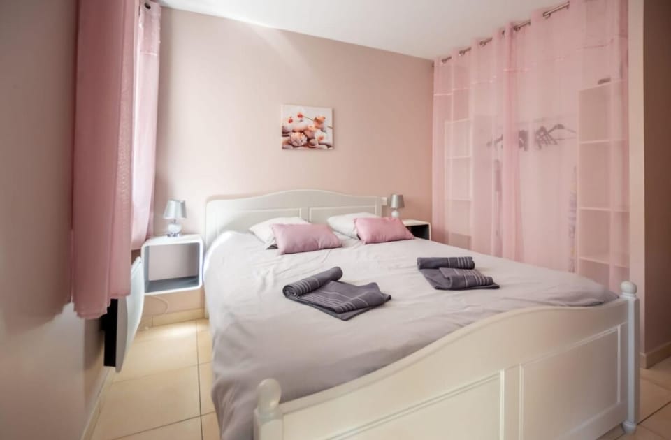 Bed, Bedroom, wardrobe